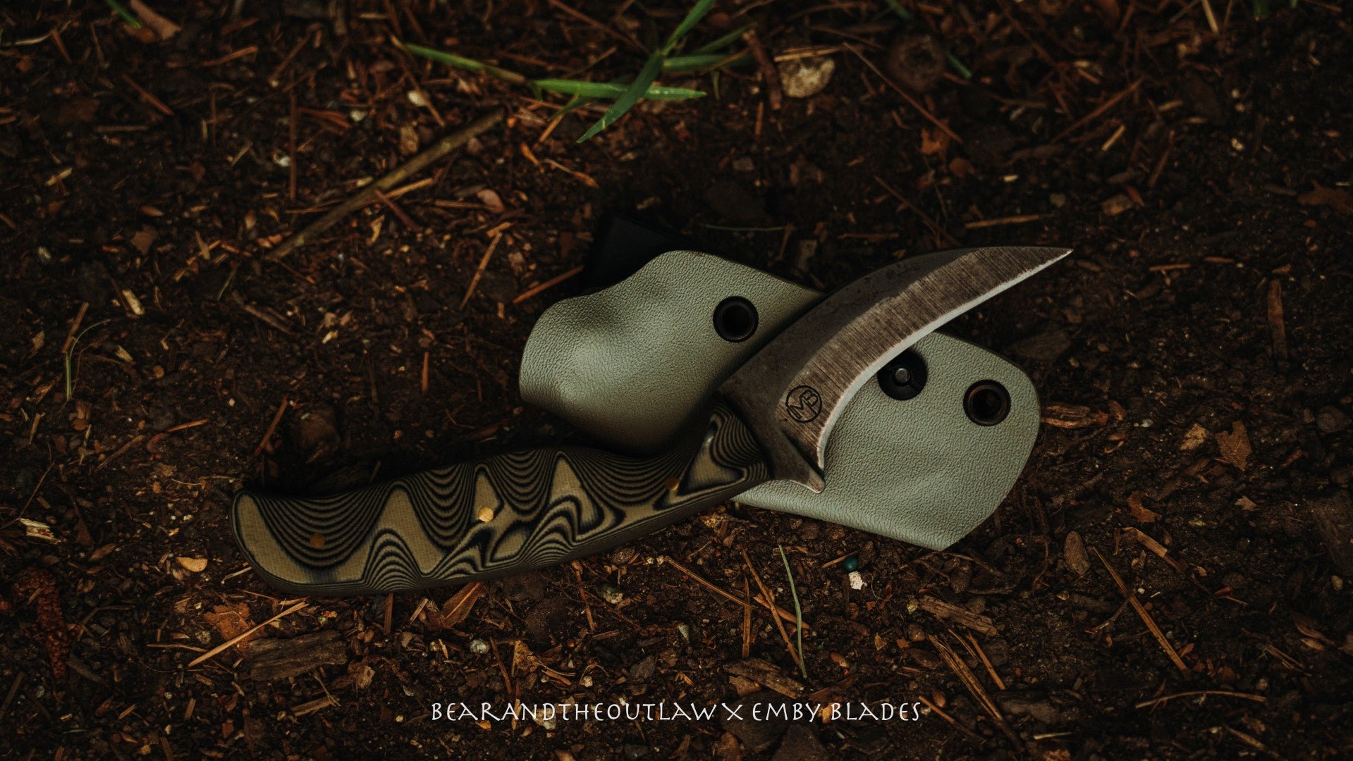 Black and grey g10 zipper
