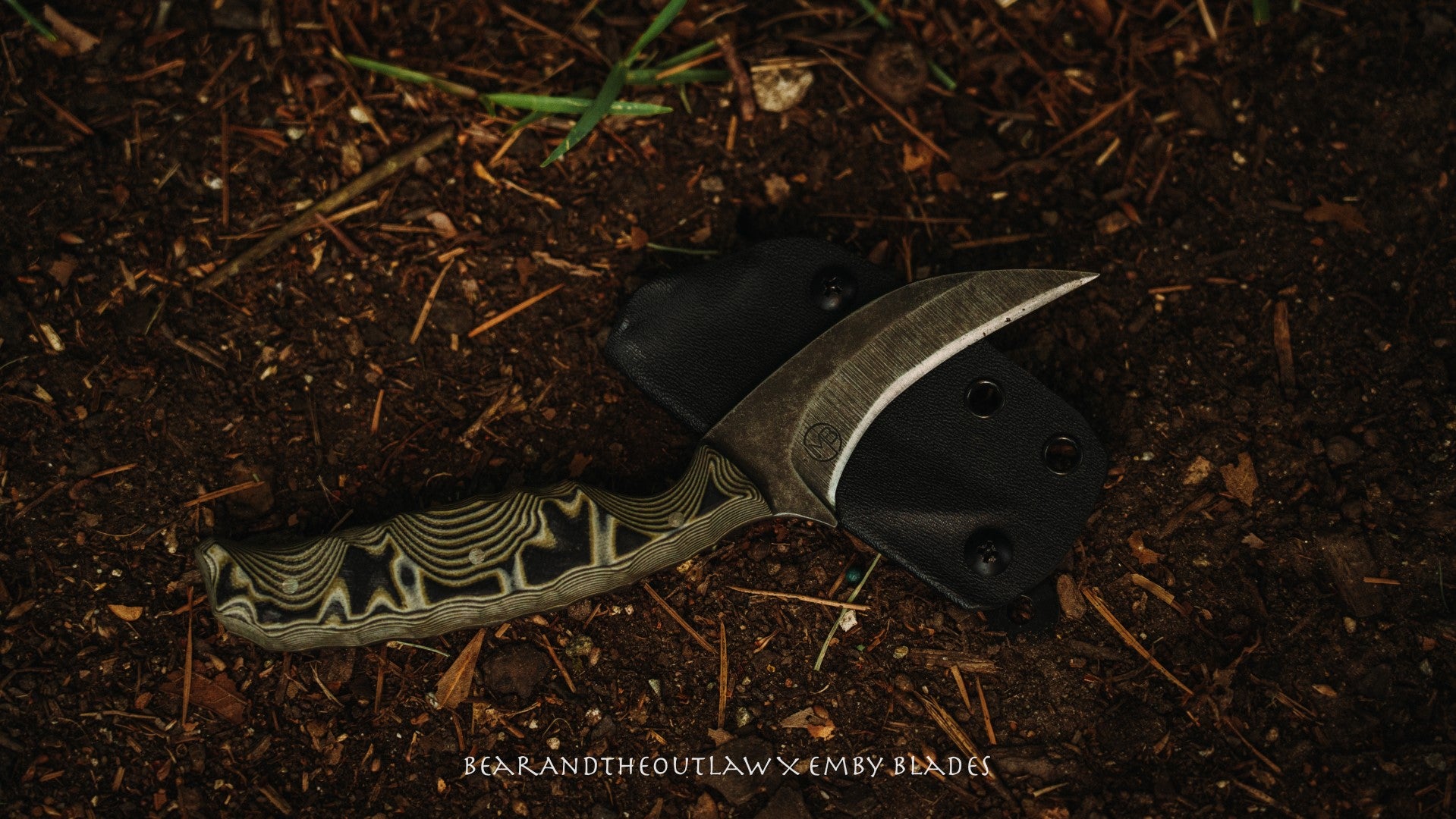 Black and grey g10 zipper