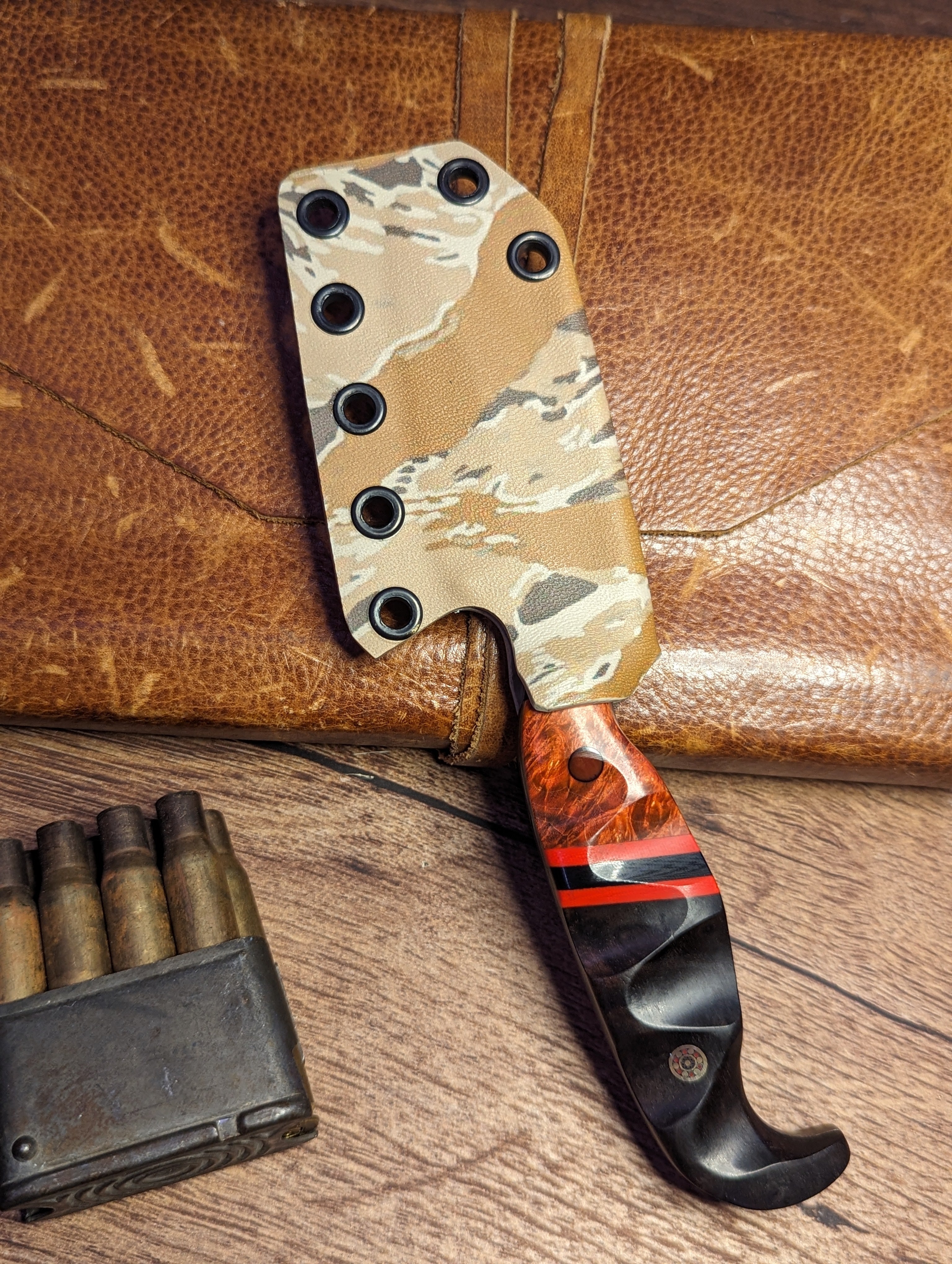 Damascus, Custom dagger – Embyblades