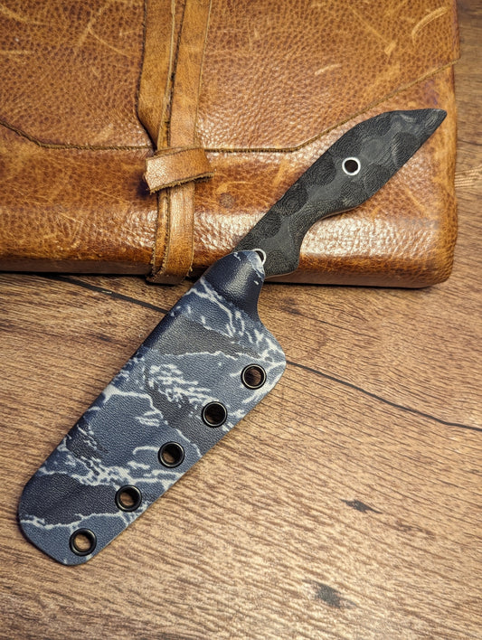 Dirty Sliver, Black linen micarta, Navy Tiger stripe