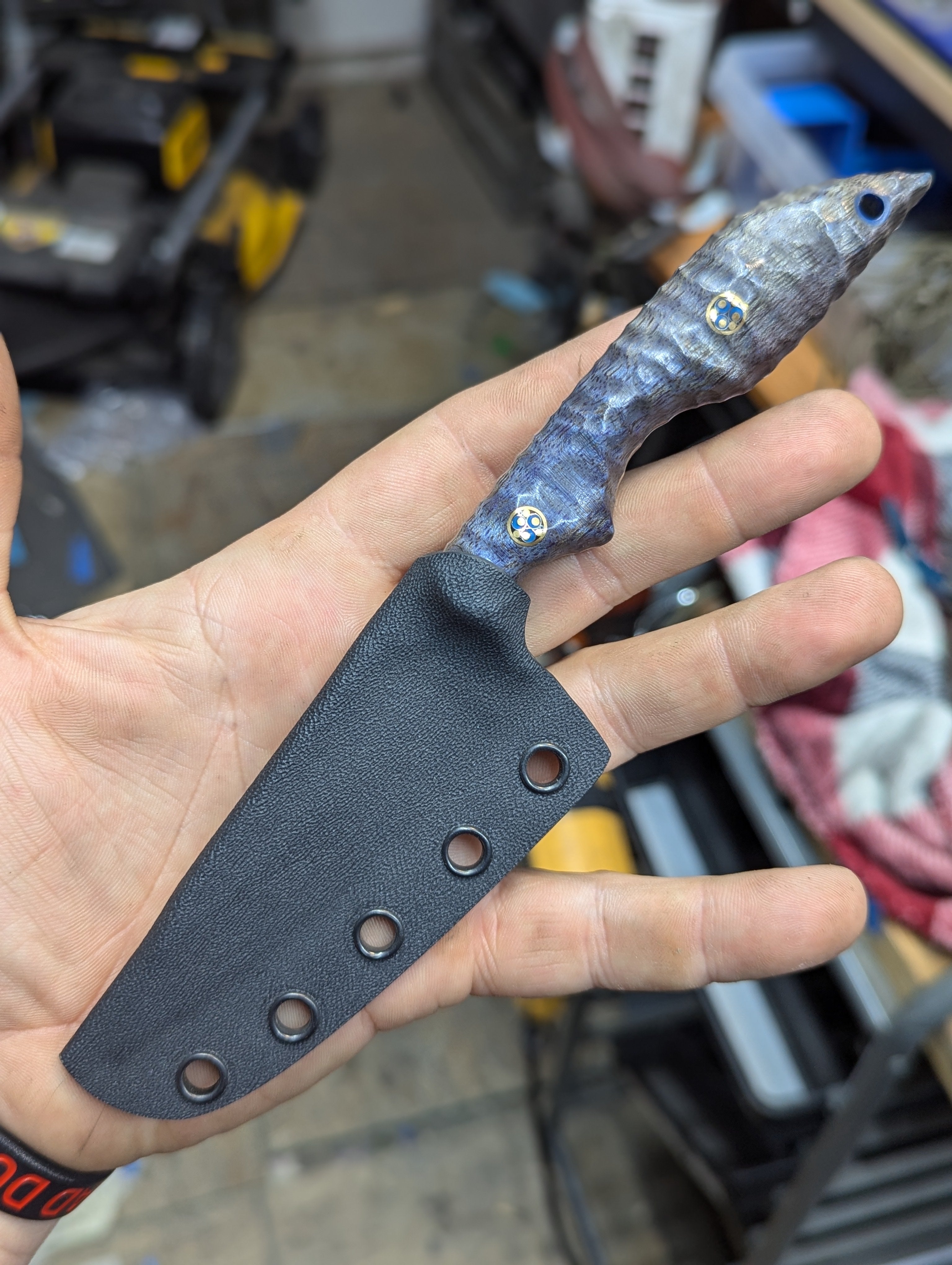Sliver, dyed mango