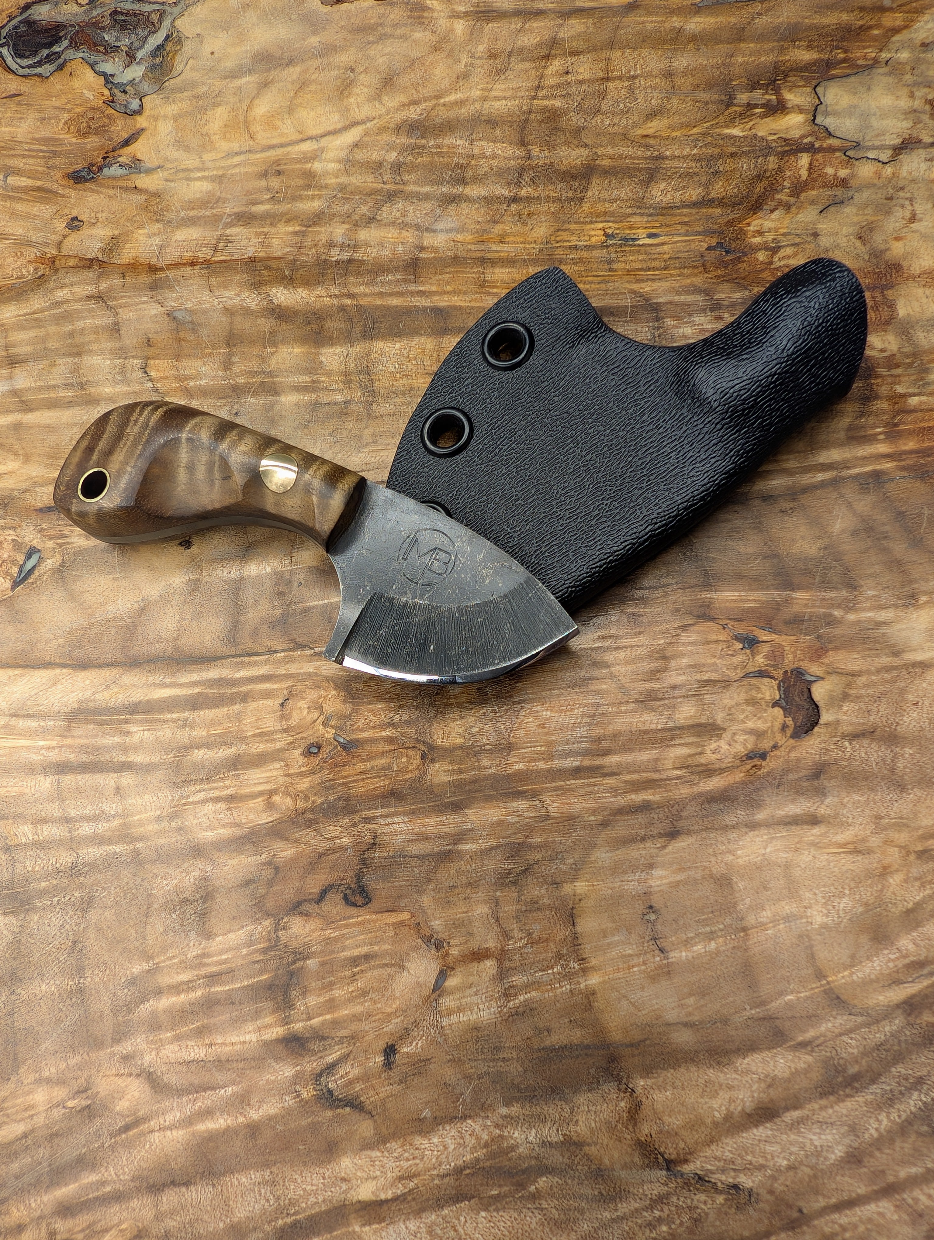 Curly Ash Clipper