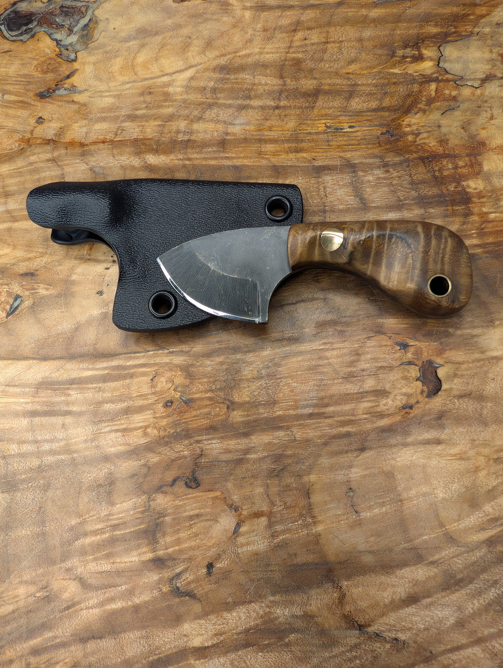 Curly Ash Clipper