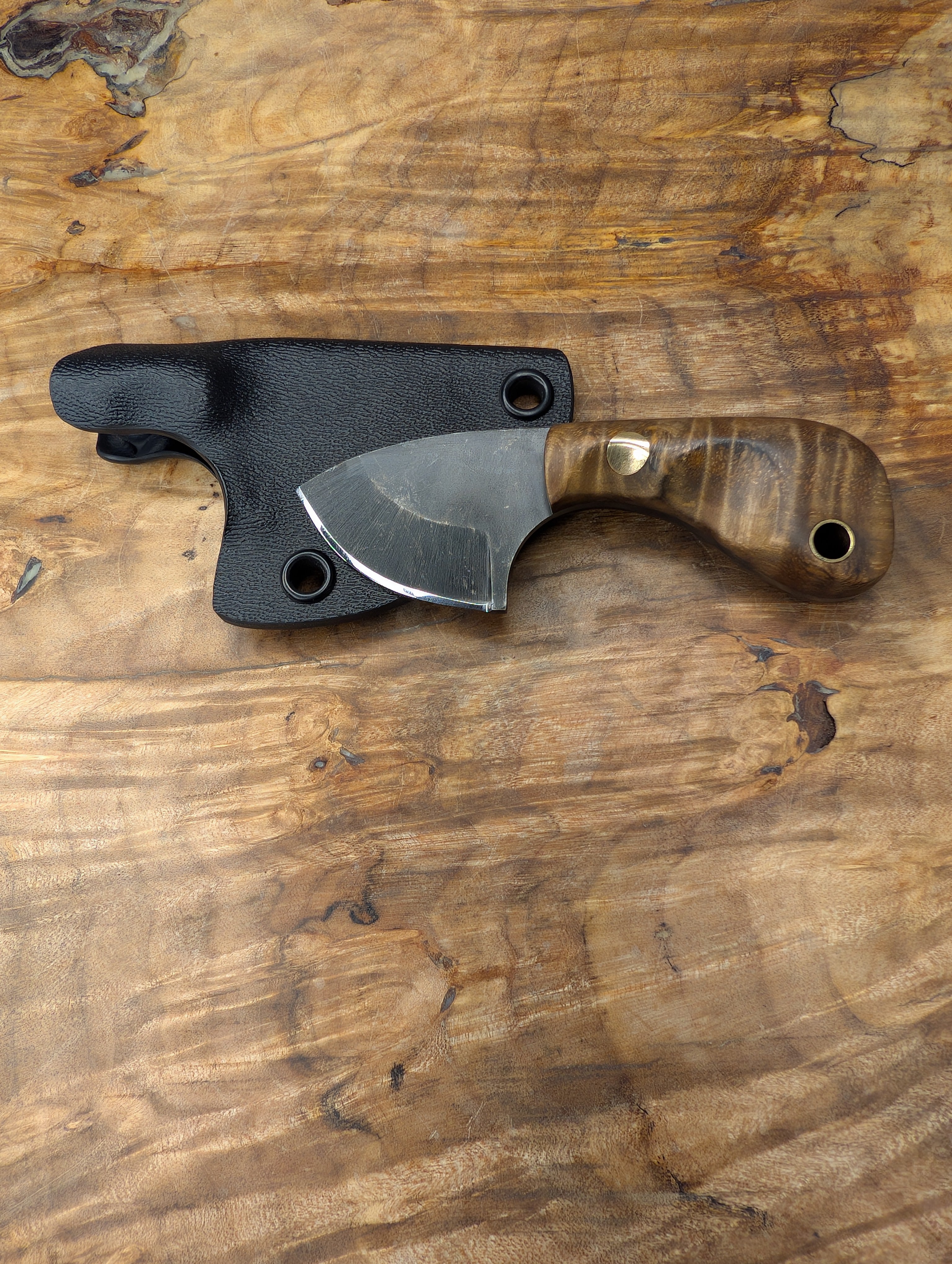 Curly Ash Clipper