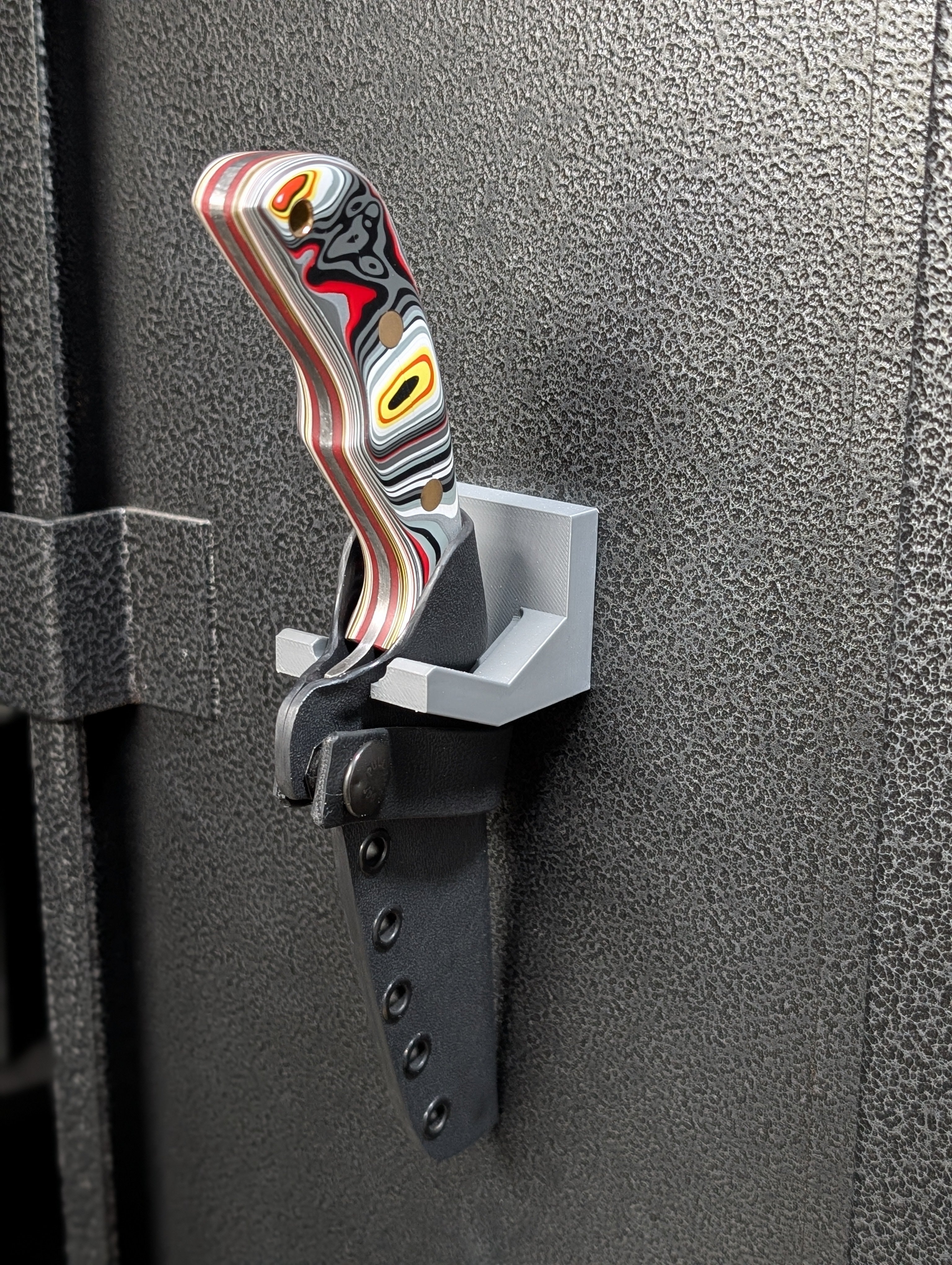 Magnetic, Fixed Blade hanger (BETA TEST)