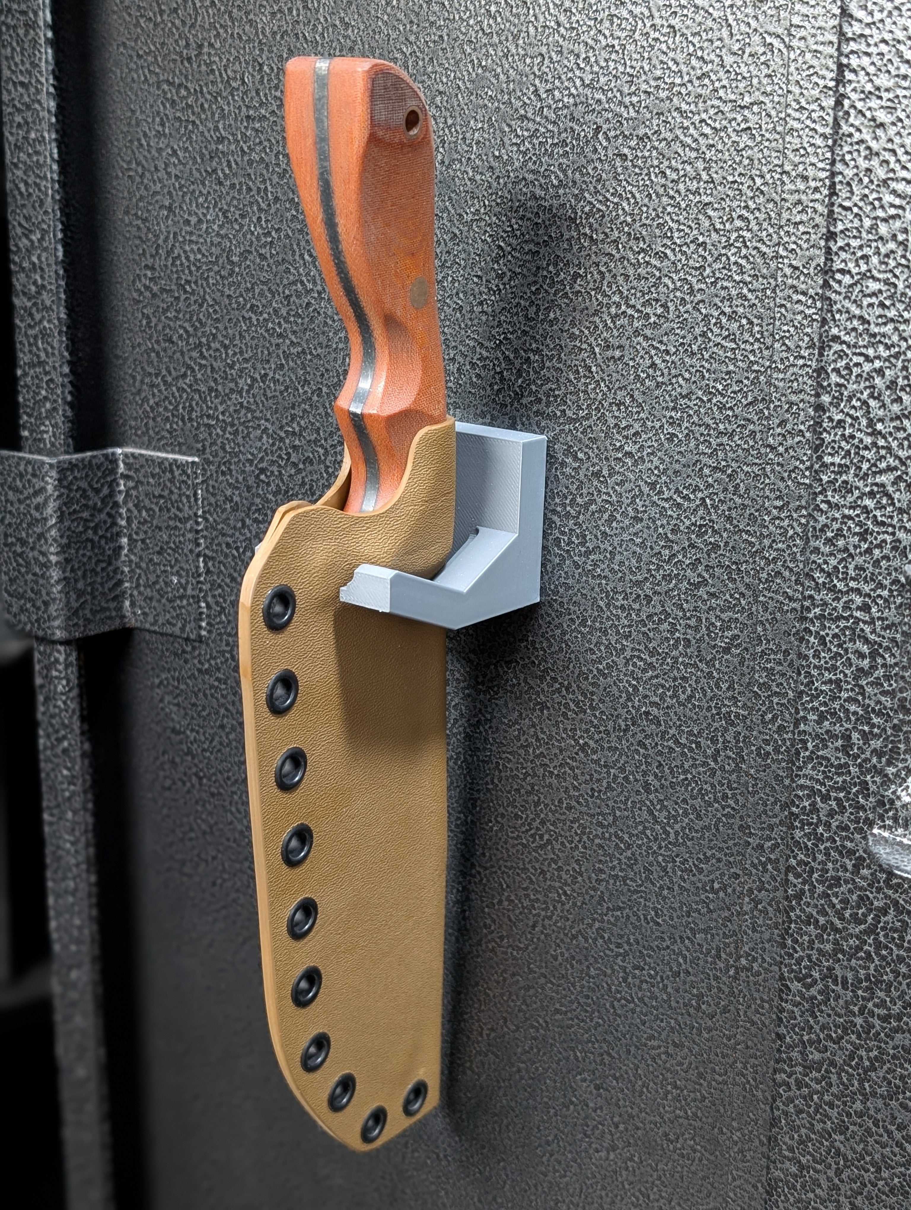 Magnetic, Fixed Blade hanger (BETA TEST)