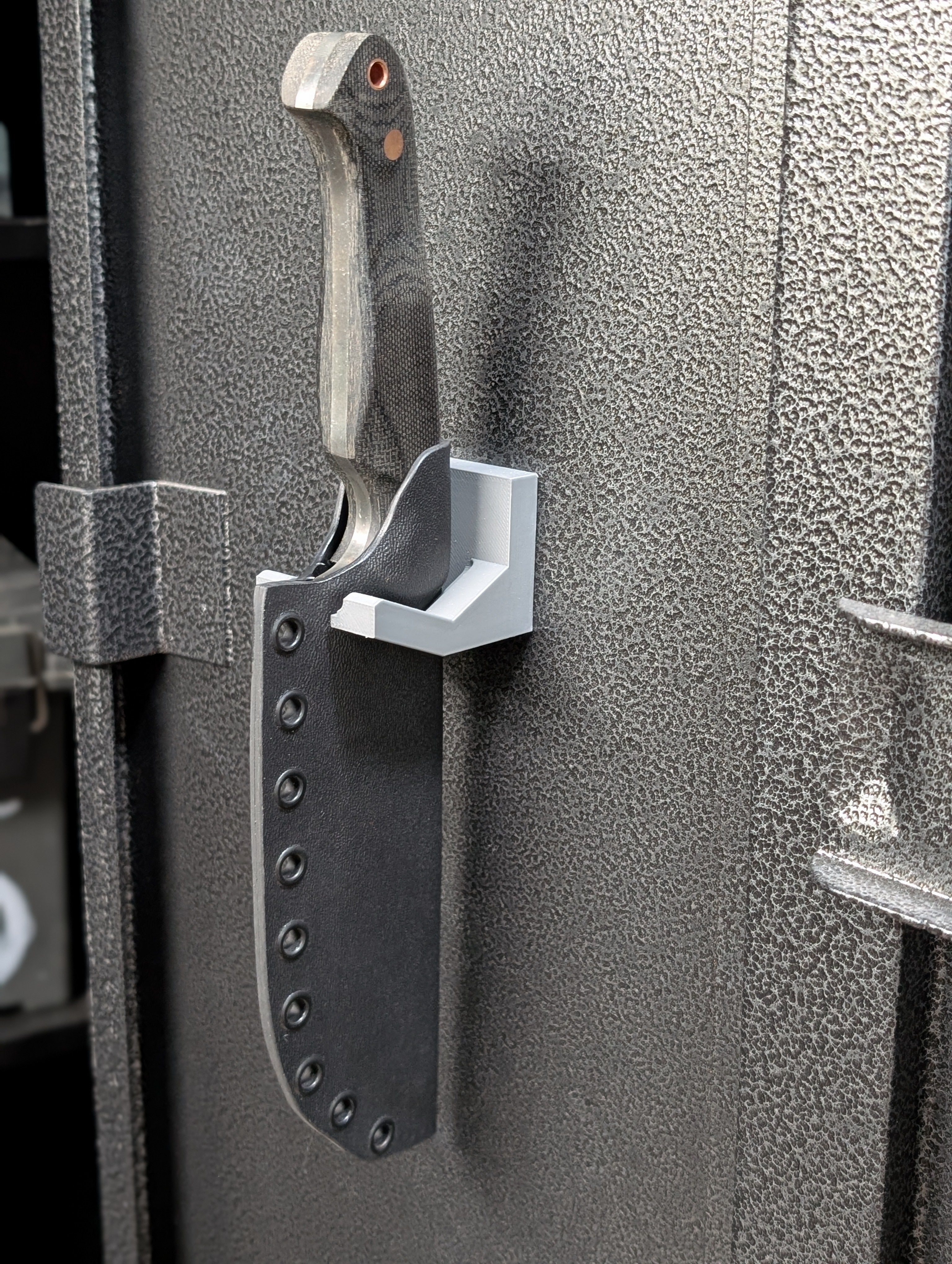 Magnetic, Fixed Blade hanger (BETA TEST)