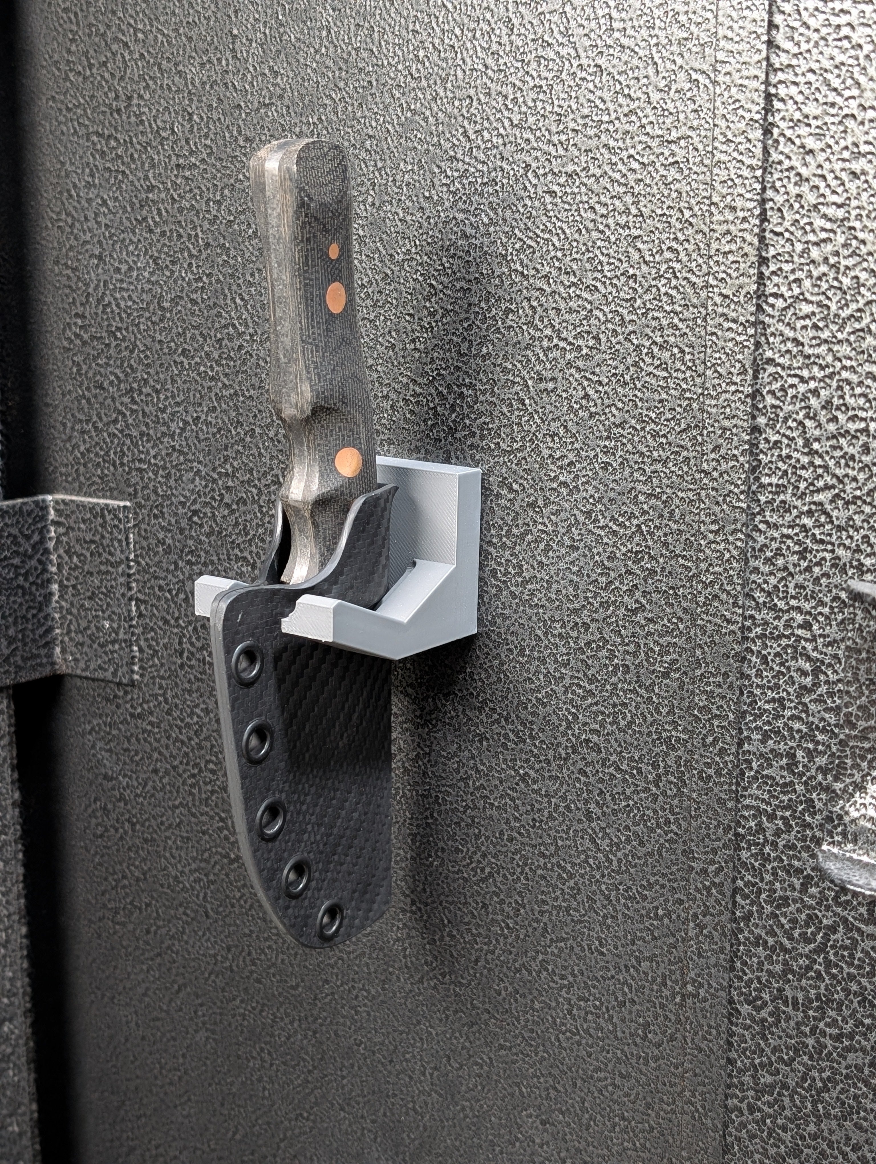 Magnetic, Fixed Blade hanger (BETA TEST)