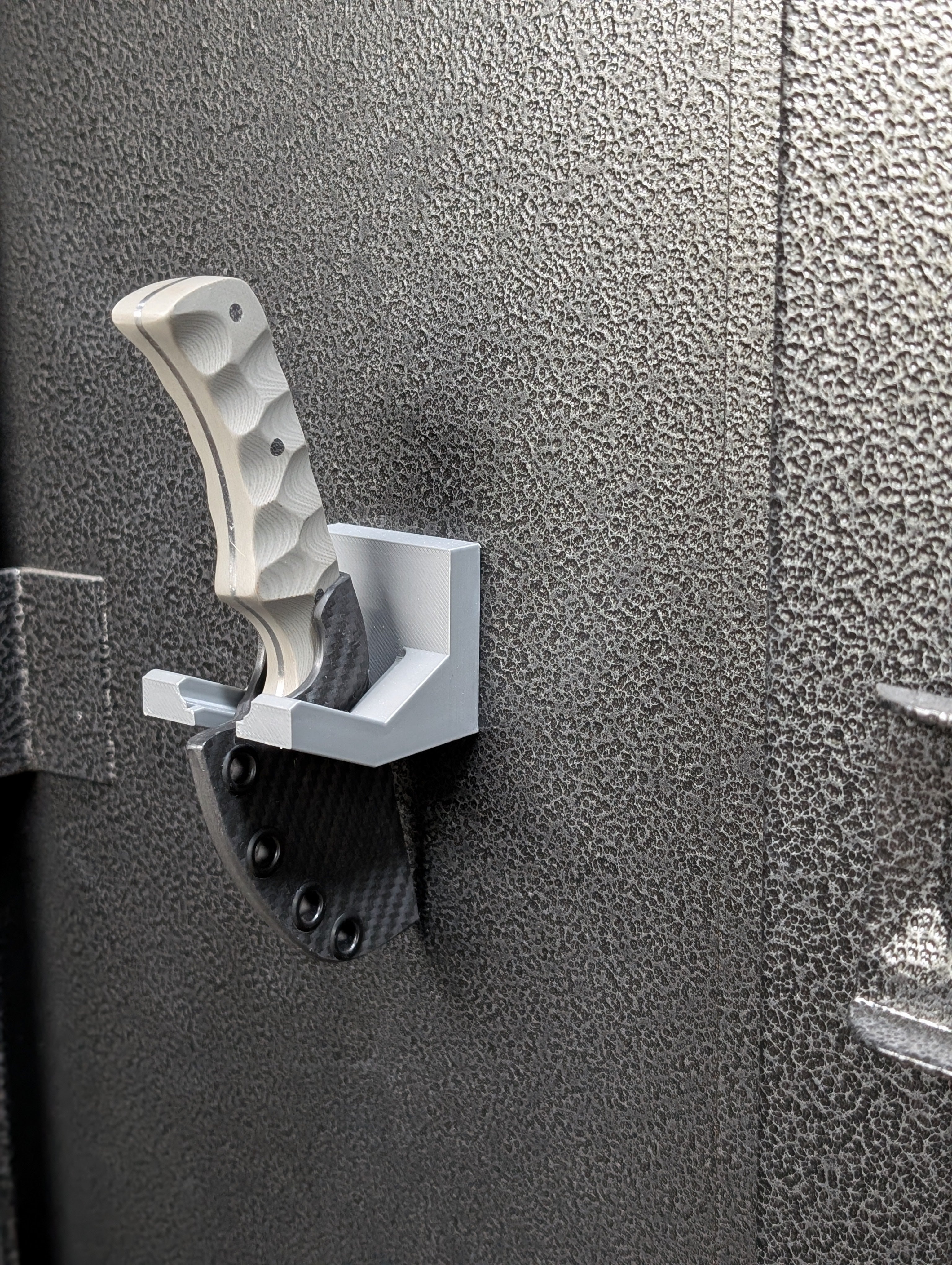 Magnetic, Fixed Blade hanger (BETA TEST)