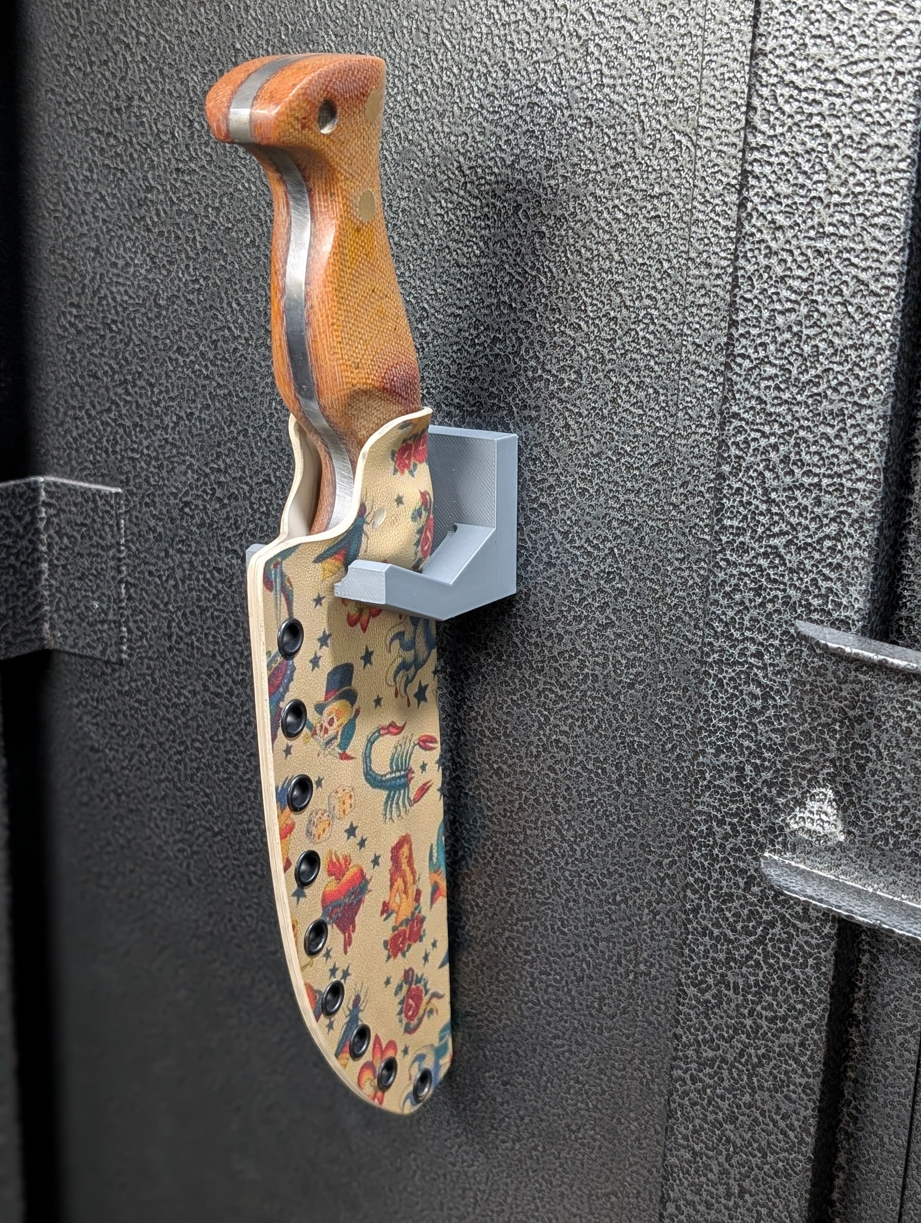 Magnetic, Fixed Blade hanger (BETA TEST)