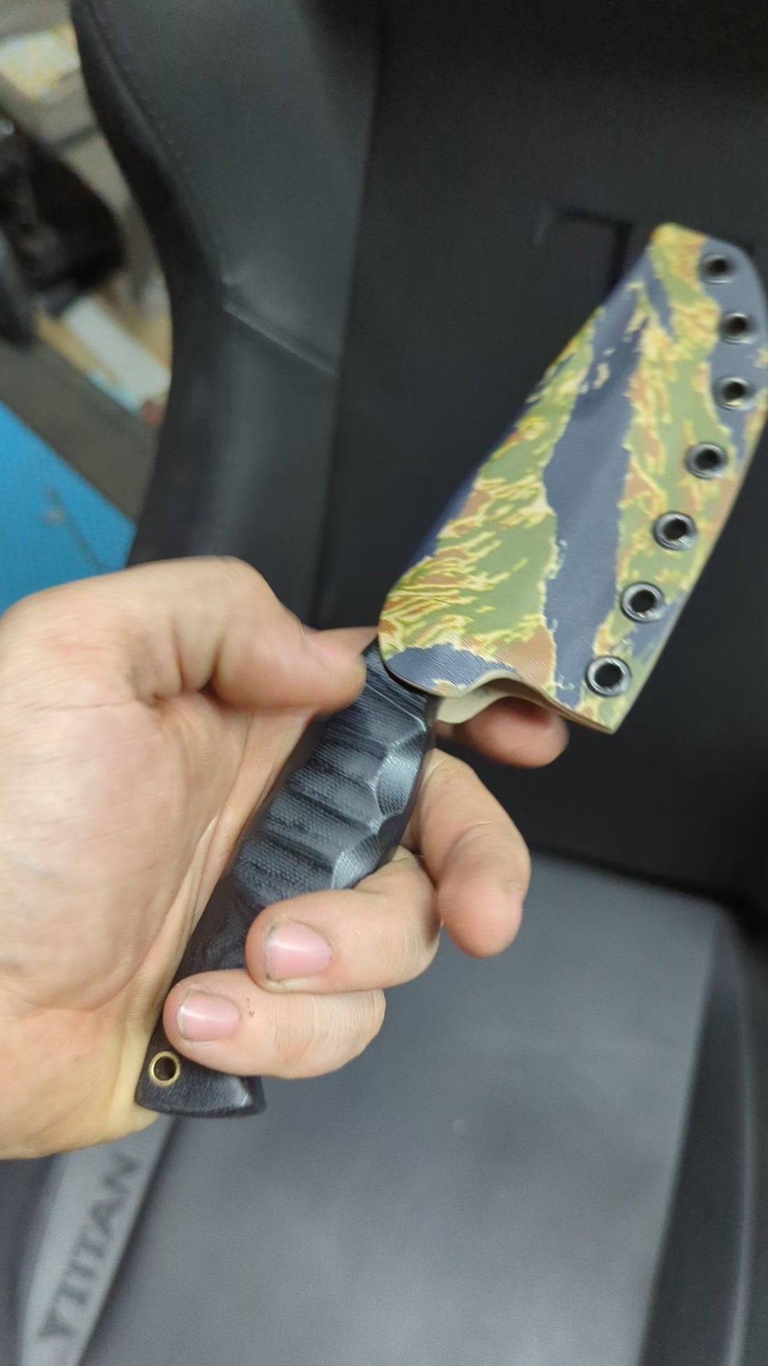 Custom Classic, Black micarta
